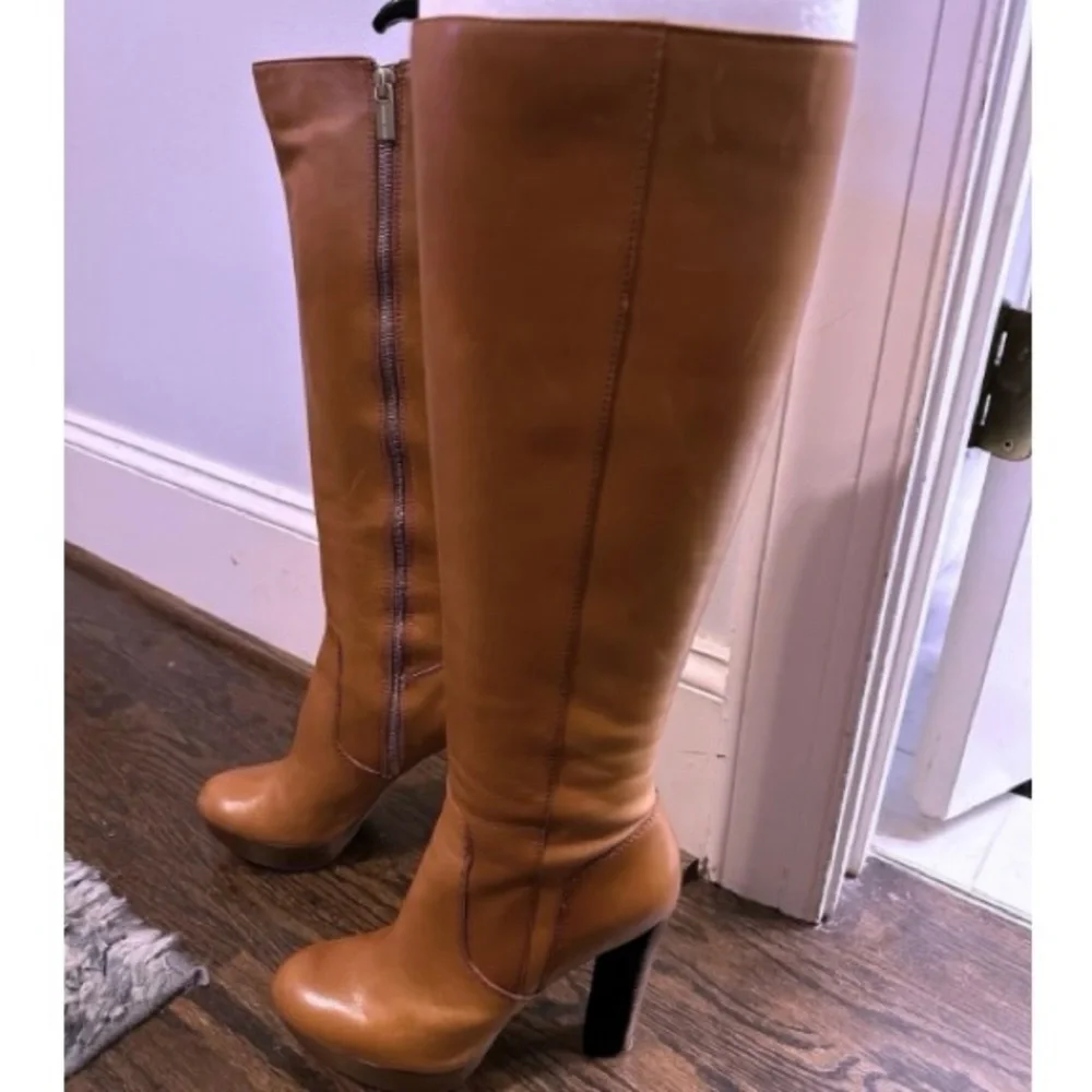 Michael Kors Lesly Brown Mocha Camel Heeled Boots with Chunky Heel 7 1/2 — NIB! - Picture 4 of 5